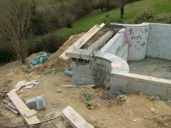 Concreting Inifinity edge trough